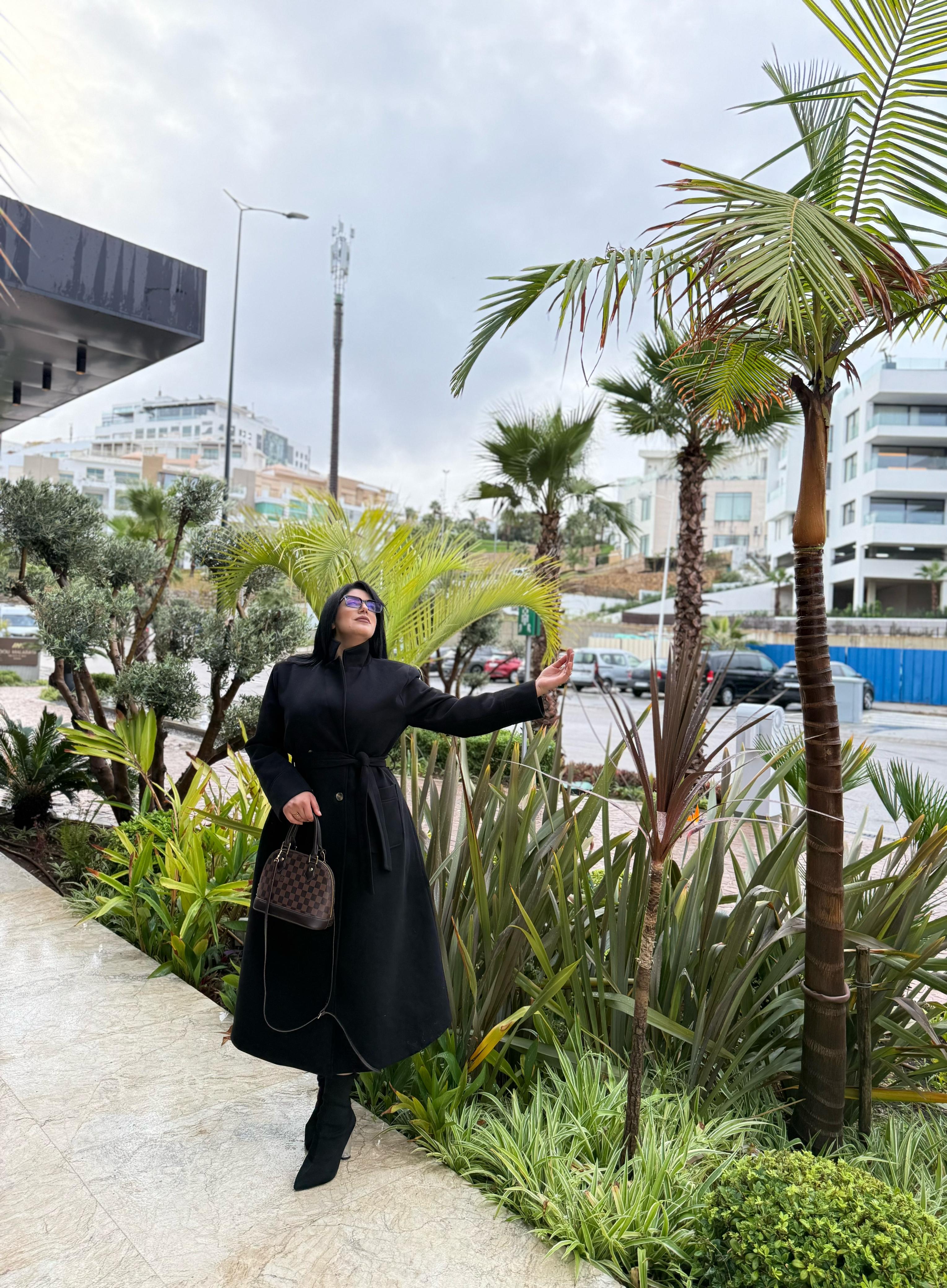 Manteau Noir Long Oversize Femme – avec Ceinture